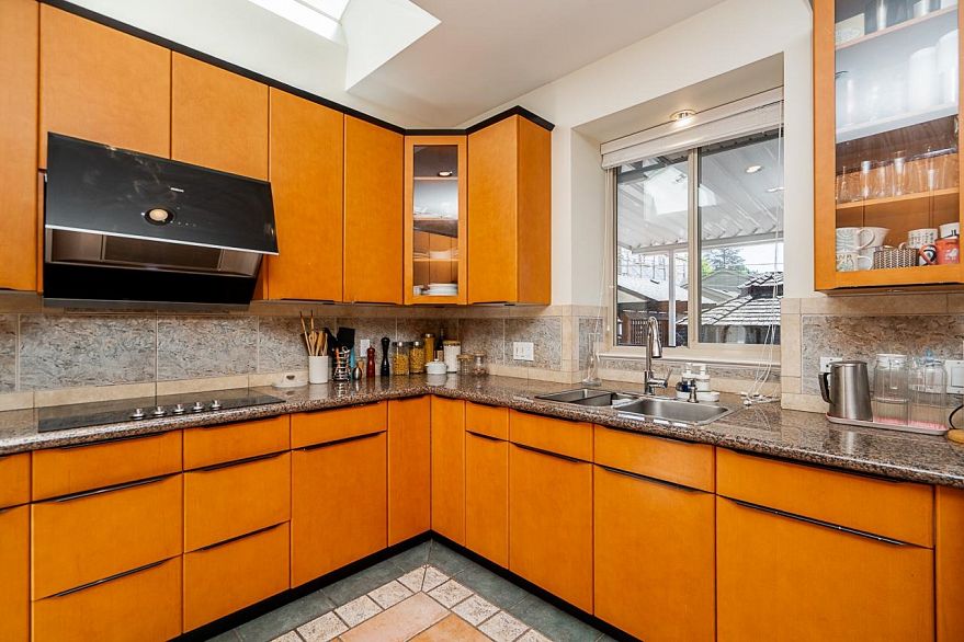 732 W 26th Avenue