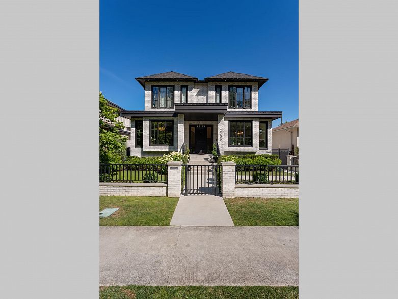 2305 W King Edward Avenue