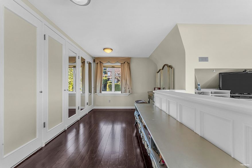 4389 Locarno Crescent