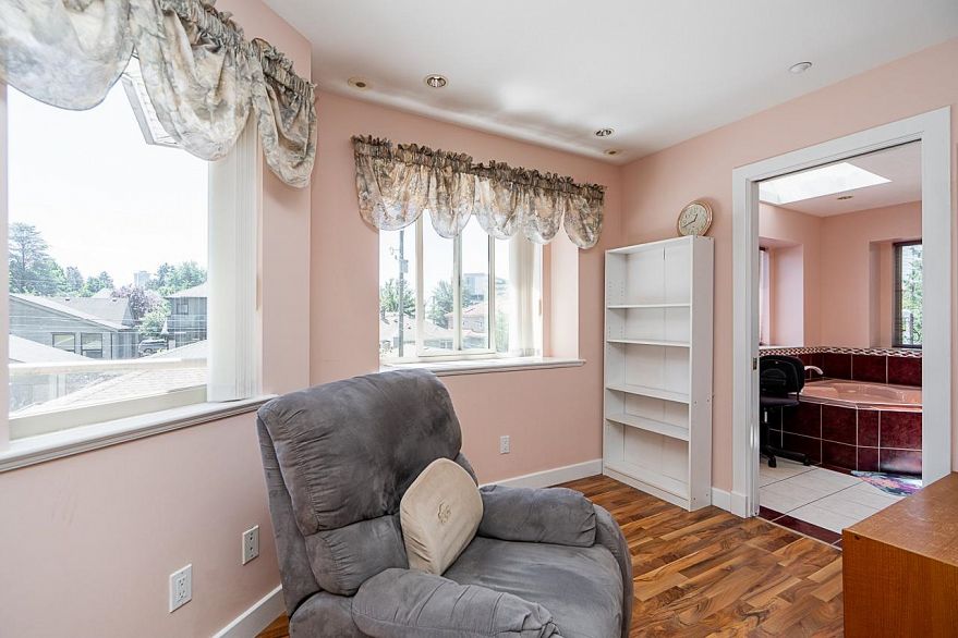 732 W 26th Avenue