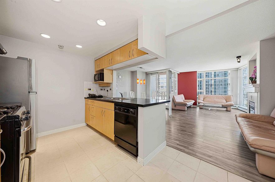 2303 1199 Marinaside Crescent