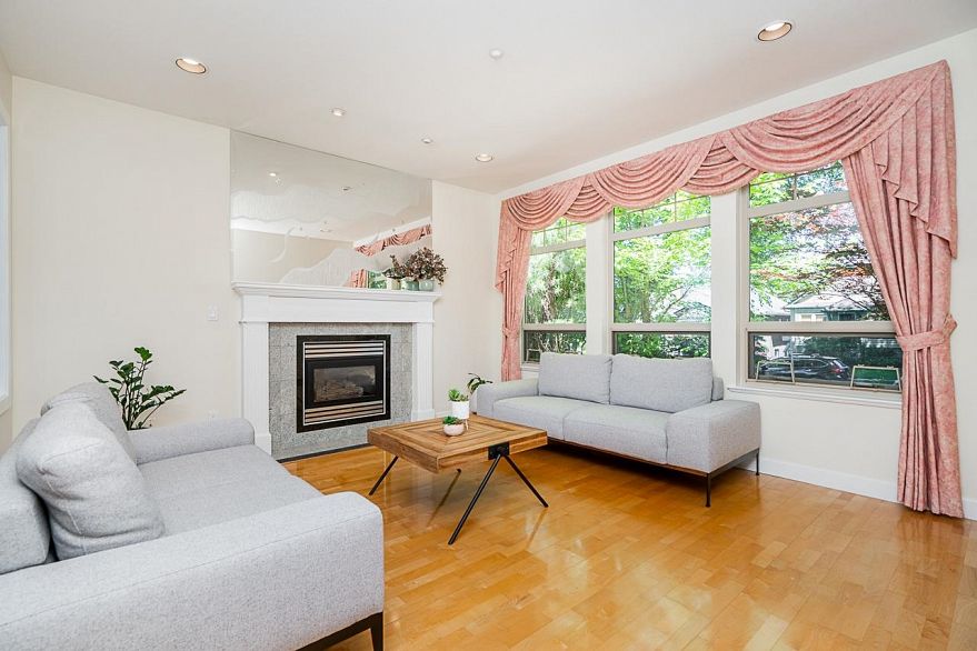 732 W 26th Avenue