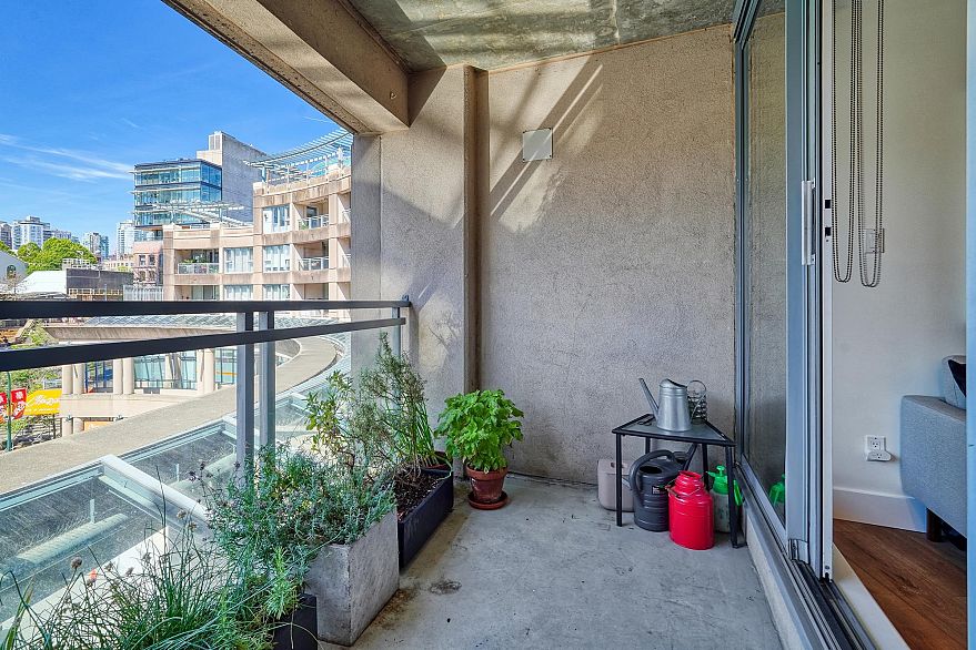 306 183 Keefer Place