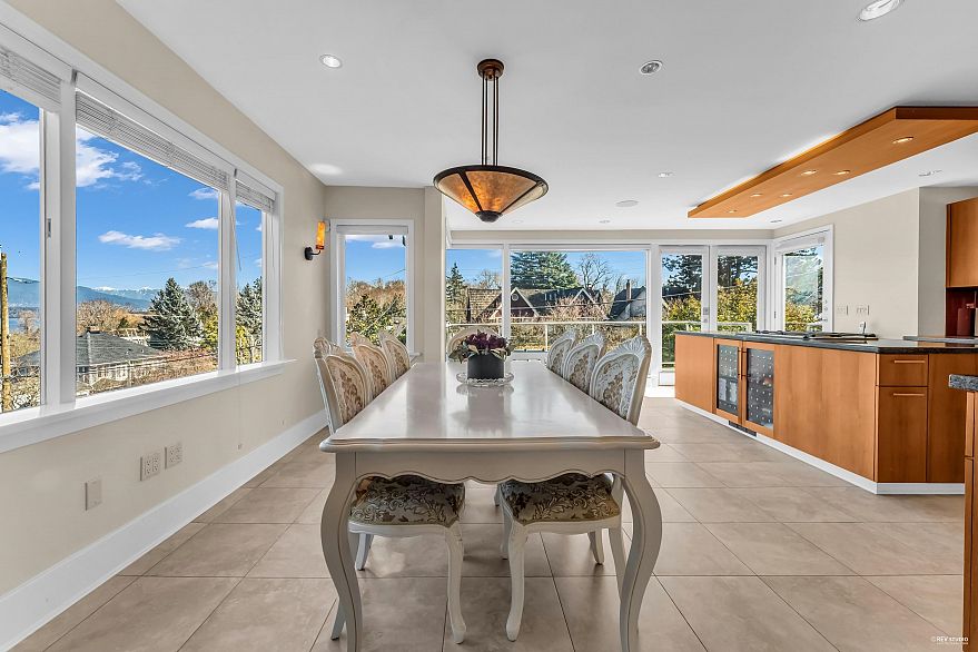 4389 Locarno Crescent