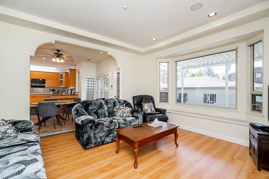 732 W 26th Avenue