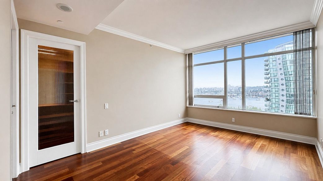 1201 428 Beach Crescent