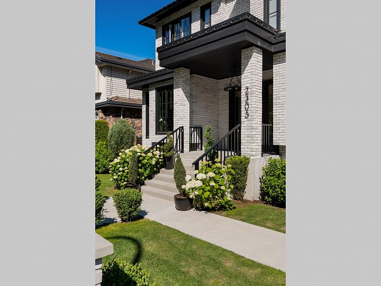 2305 W King Edward Avenue