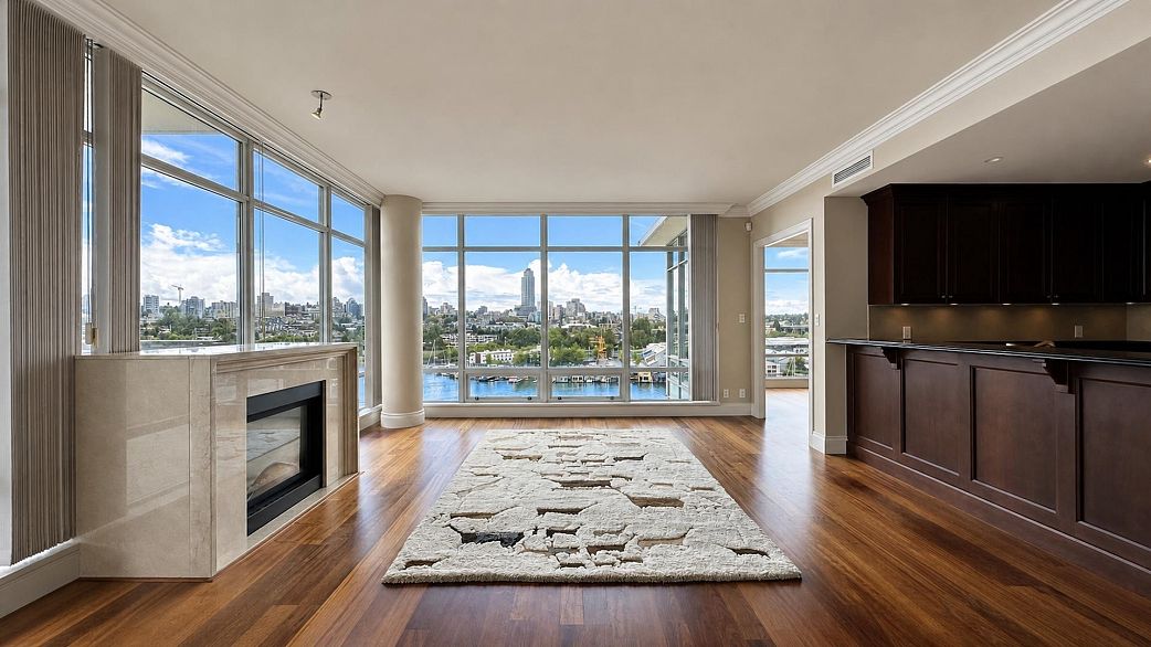 1201 428 Beach Crescent