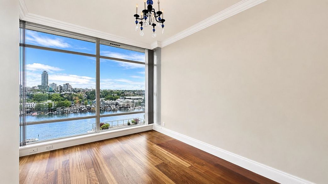 1201 428 Beach Crescent