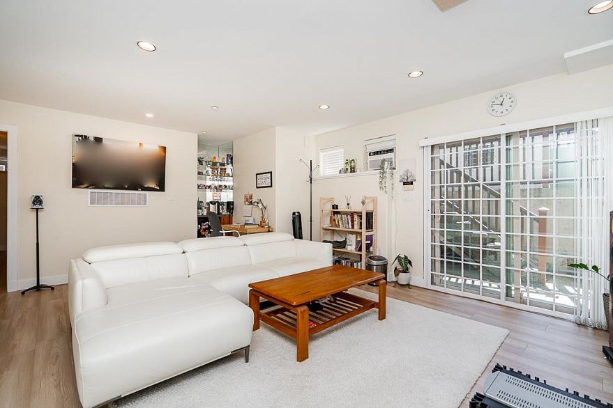 732 W 26th Avenue