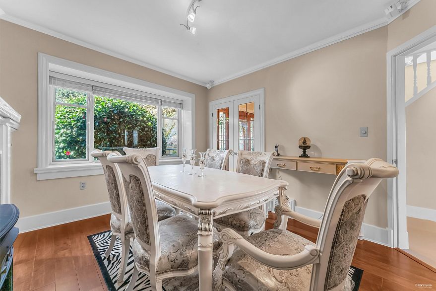 4389 Locarno Crescent