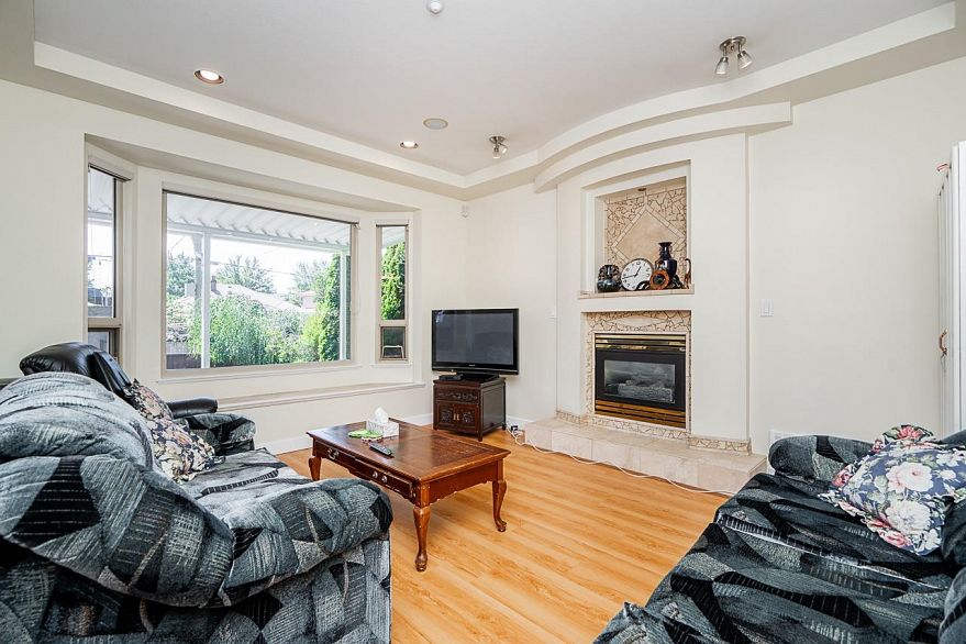 732 W 26th Avenue