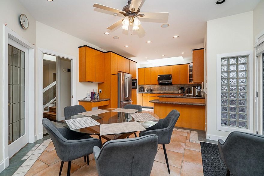 732 W 26th Avenue
