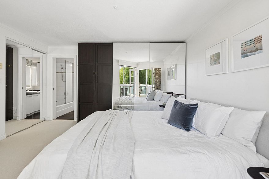 301 1502 Island Park Walk