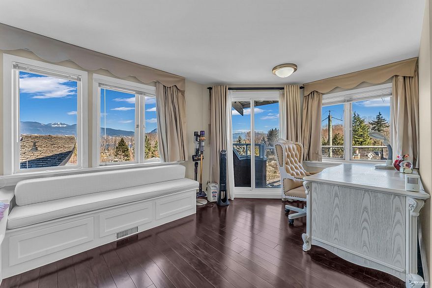 4389 Locarno Crescent