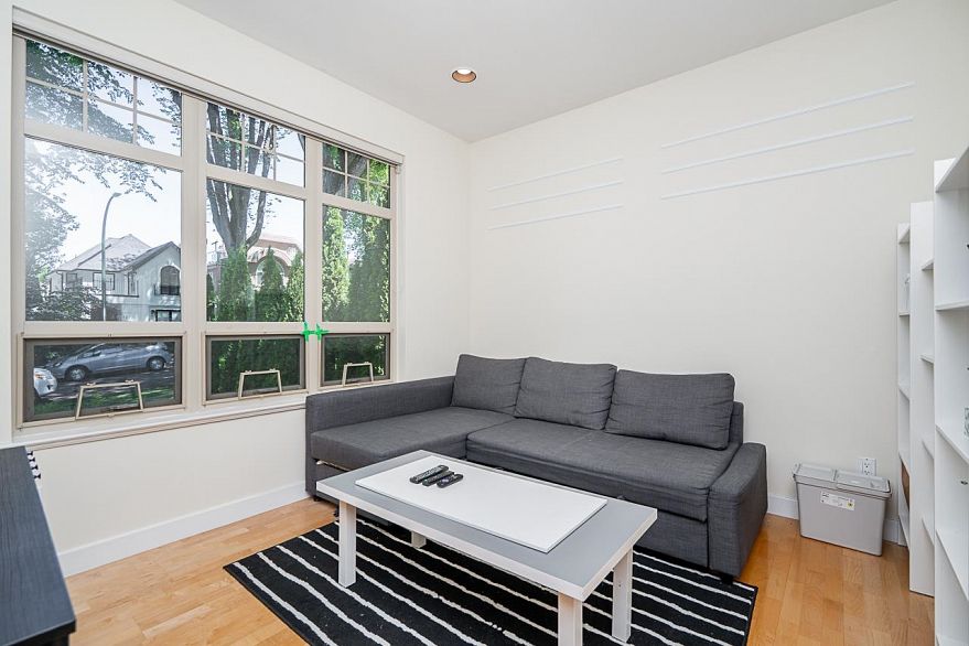 732 W 26th Avenue