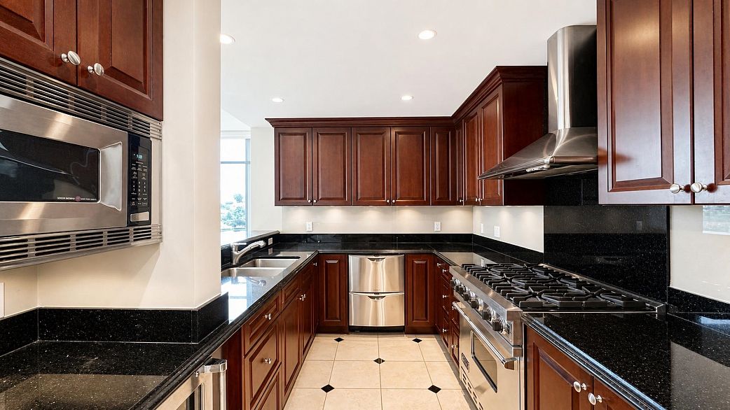 1201 428 Beach Crescent