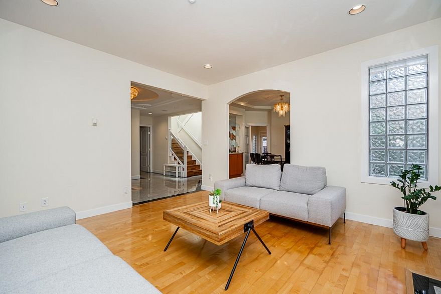 732 W 26th Avenue