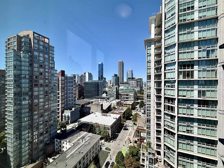 2006 535 Smithe Street