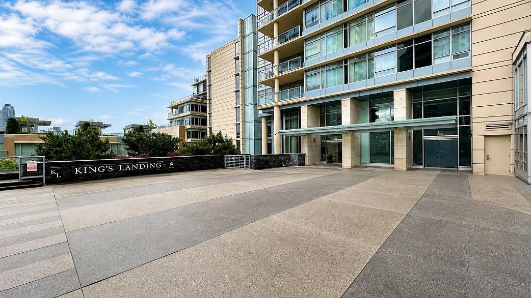 1201 428 Beach Crescent