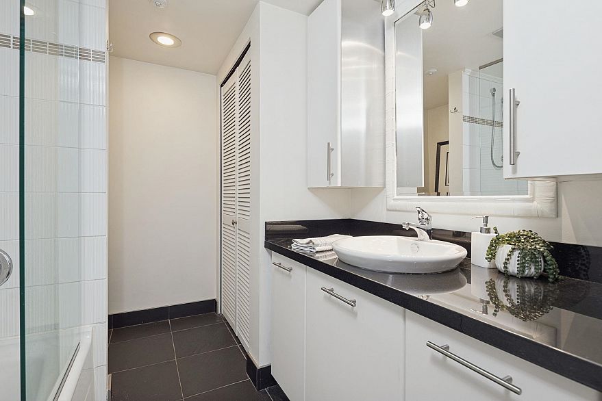 301 1502 Island Park Walk