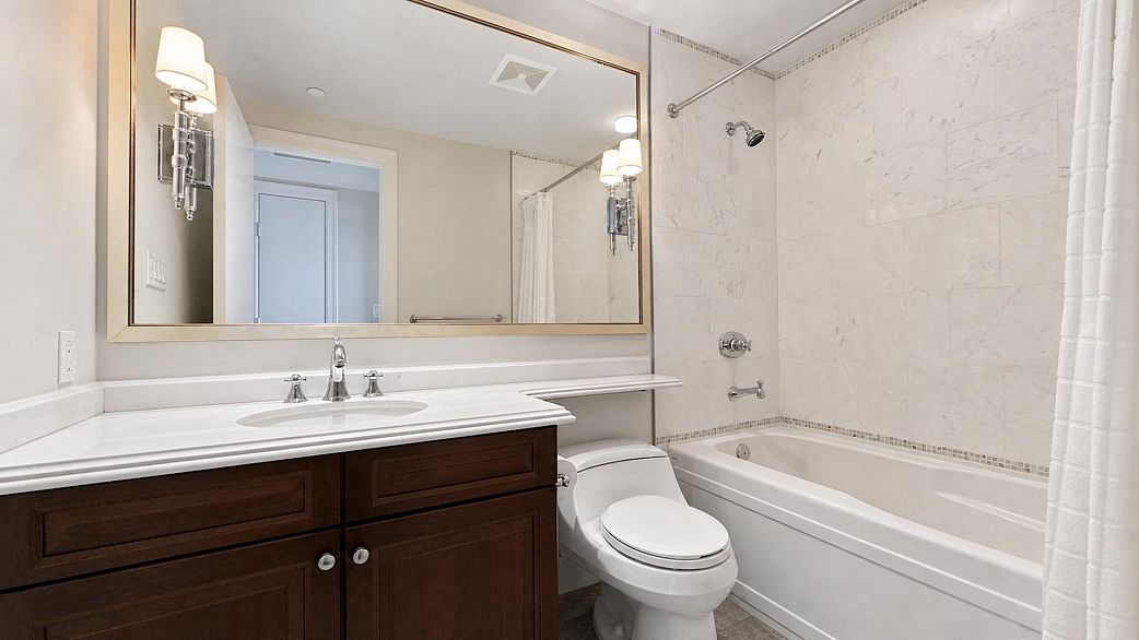 1201 428 Beach Crescent