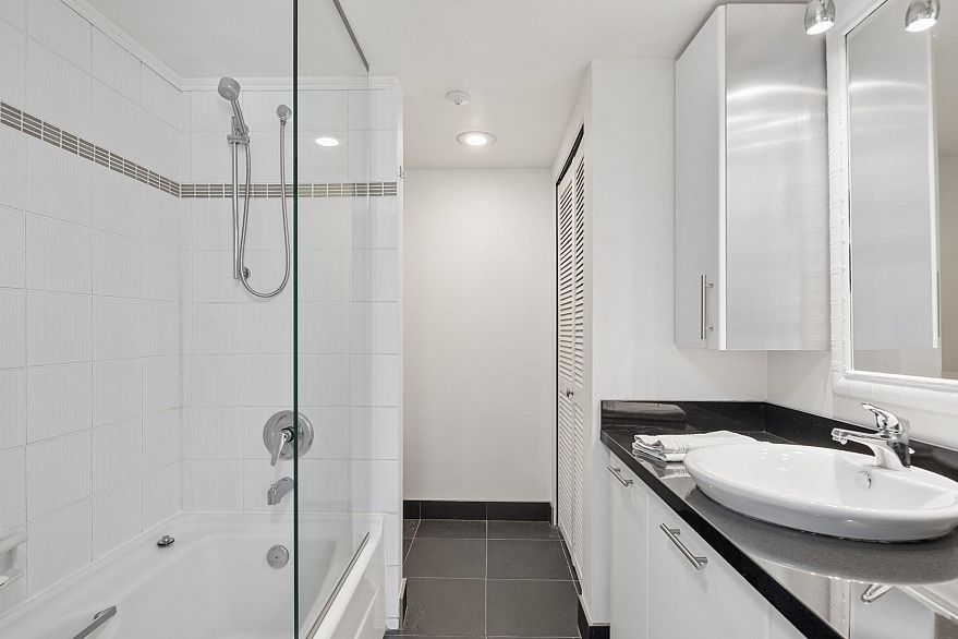 301 1502 Island Park Walk