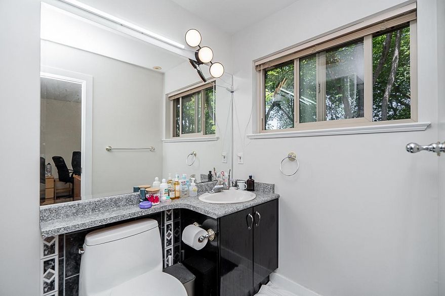 732 W 26th Avenue