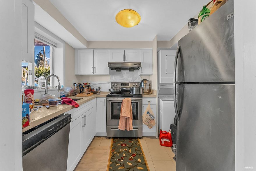 4389 Locarno Crescent