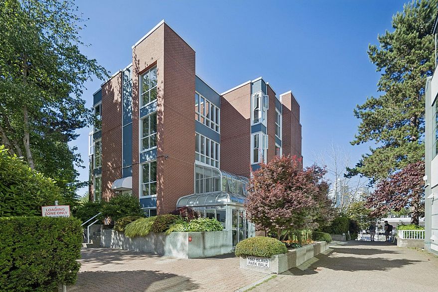301 1502 Island Park Walk