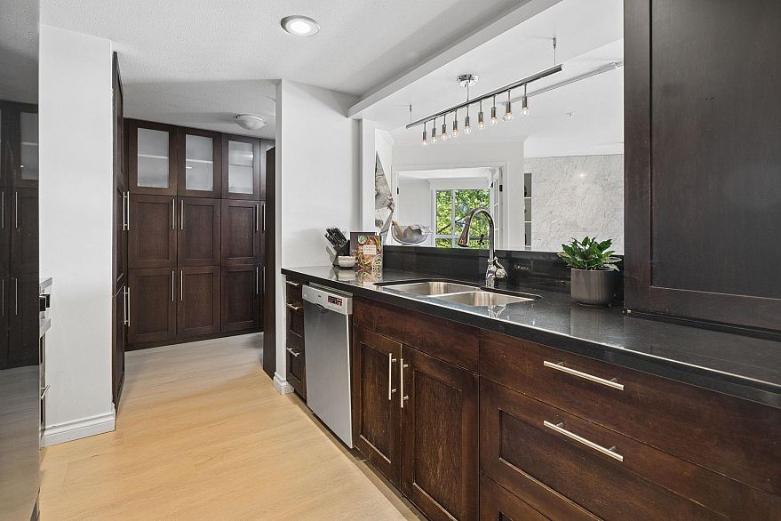 301 1502 Island Park Walk