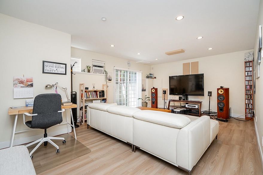 732 W 26th Avenue