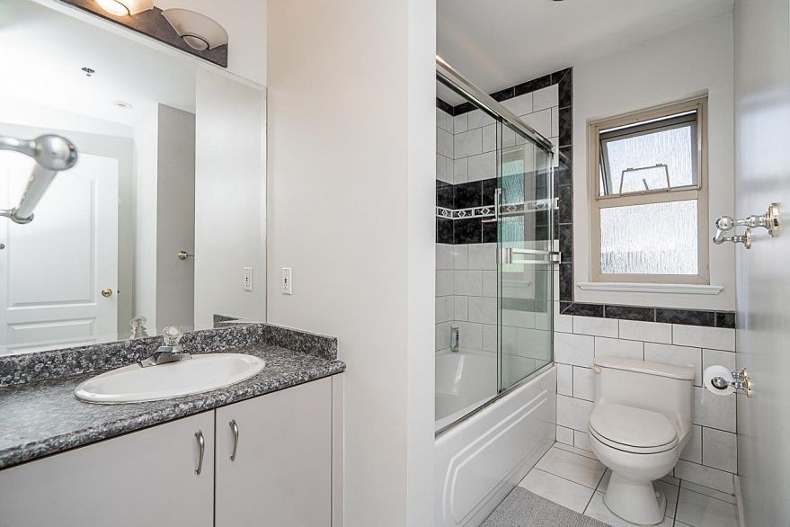 732 W 26th Avenue