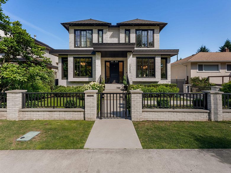 2305 W King Edward Avenue