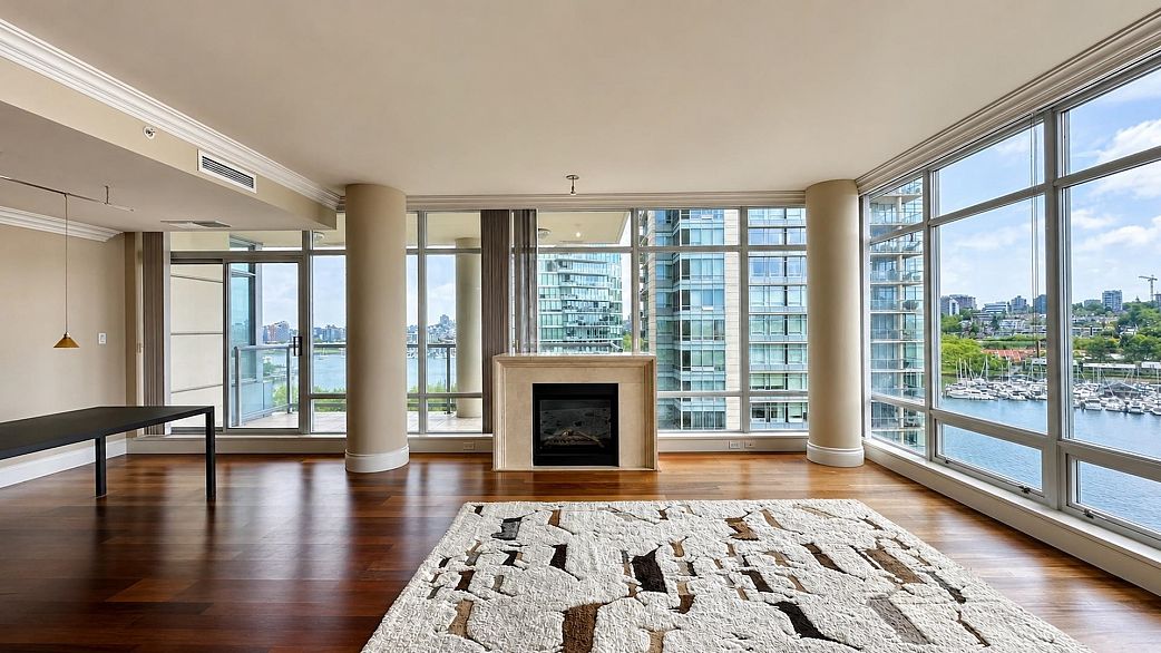 1201 428 Beach Crescent