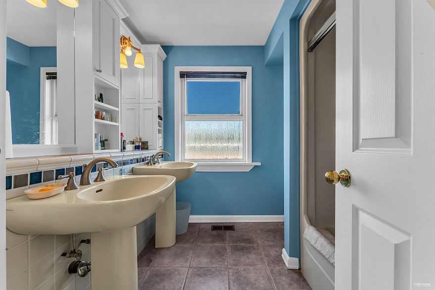 4389 Locarno Crescent