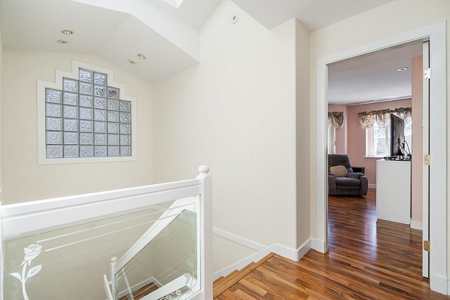 732 W 26th Avenue