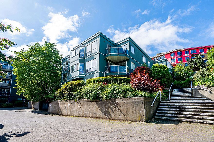 102 1530 Mariner Walk