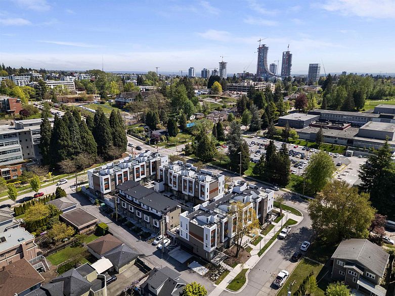 885 W 33rd Avenue