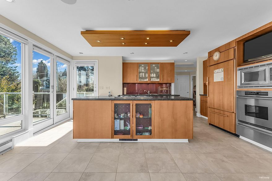 4389 Locarno Crescent