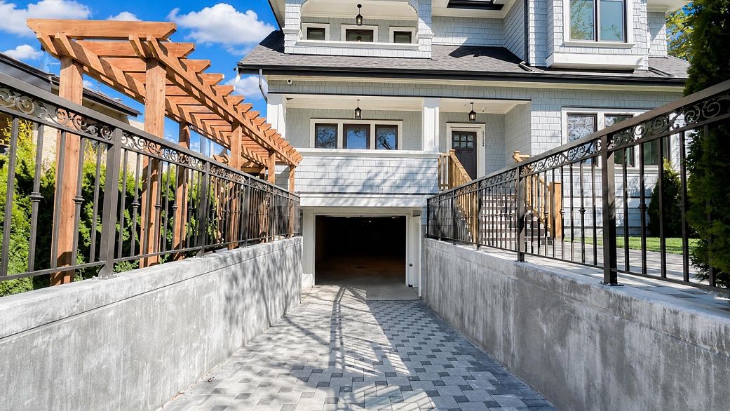 2373 W 7th Avenue