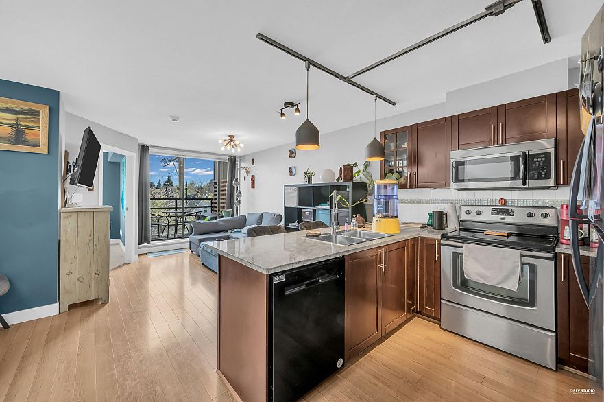 PH20 2150 E Hastings Street