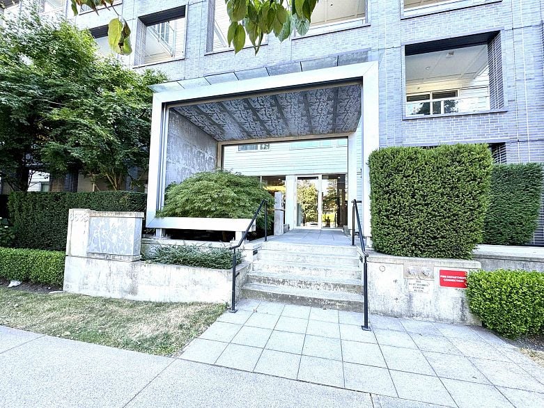 106 6633 Cambie Street