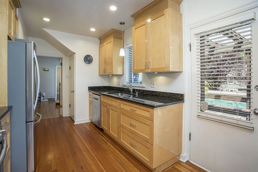 3877 W Broadway