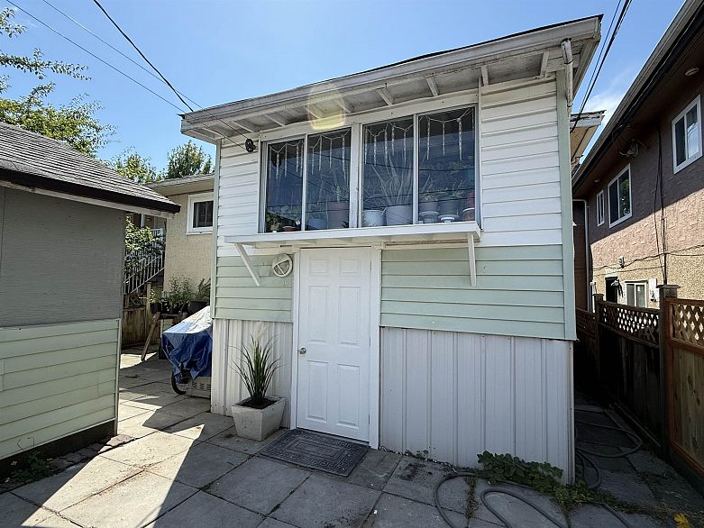 5828 Kerr Street