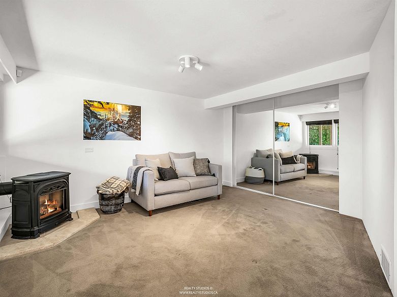 947 Evergreen Place