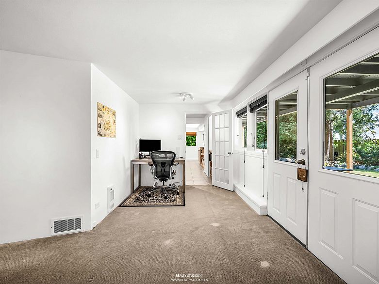 947 Evergreen Place