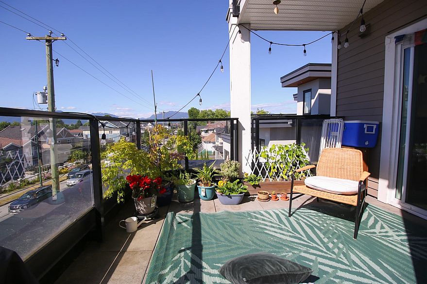 303 4882 Slocan Street