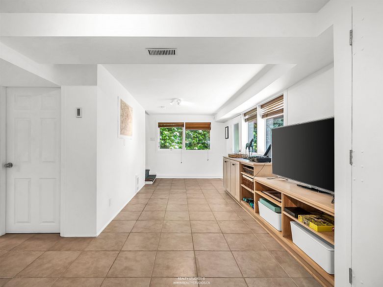 947 Evergreen Place