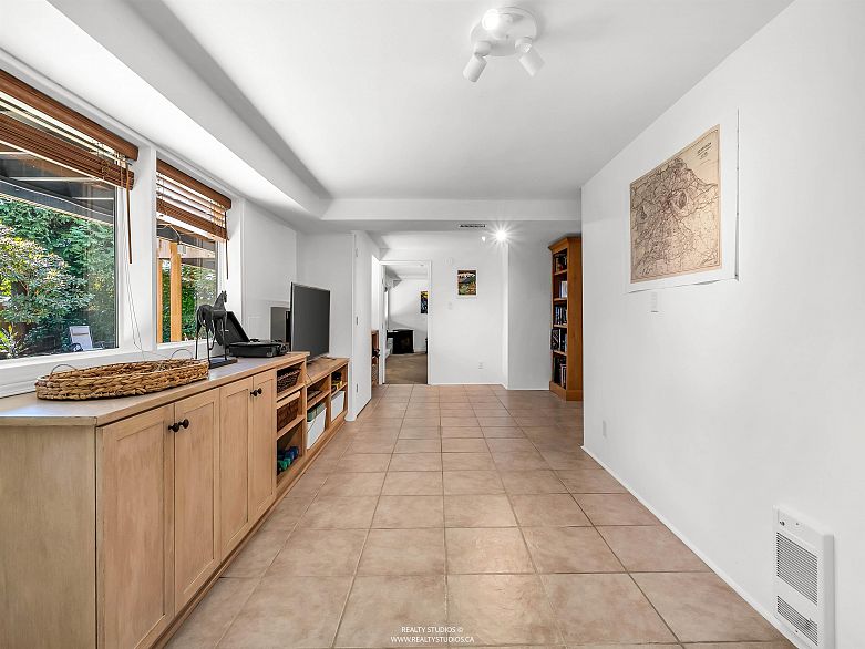 947 Evergreen Place